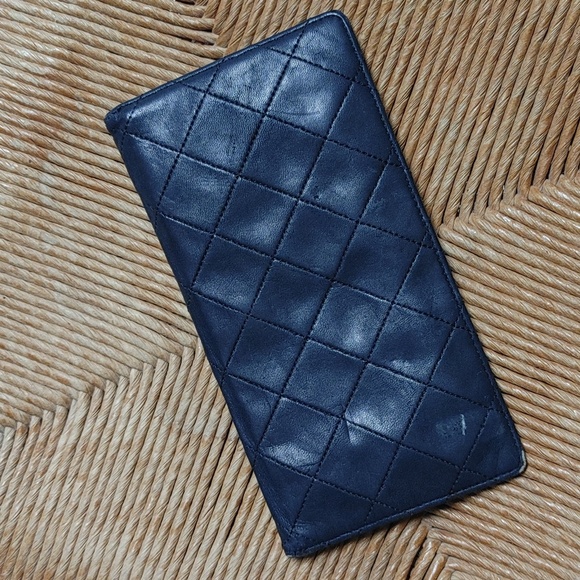 Vintage CHANEL Navy Quilted Leather Wallet - Picture 5 of 17